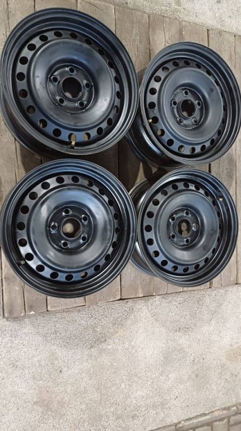 16"-os, 5x114,3-as gyári Nissan/Renault acélfelni garnitúra eladó