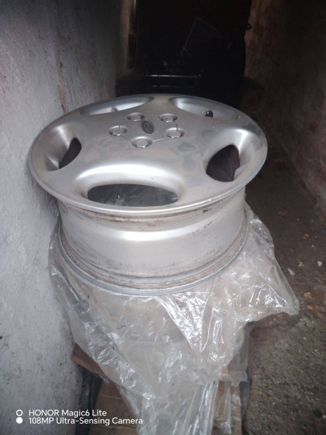 16"-os ford felni