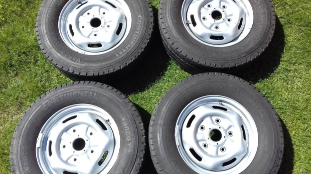 16 col 5x160 gyári Ford Transit lemezfelni nyári gumival