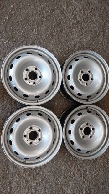16 colos hasznlt szp llapot 5x114,3 lyukoszts kisteheraut acl