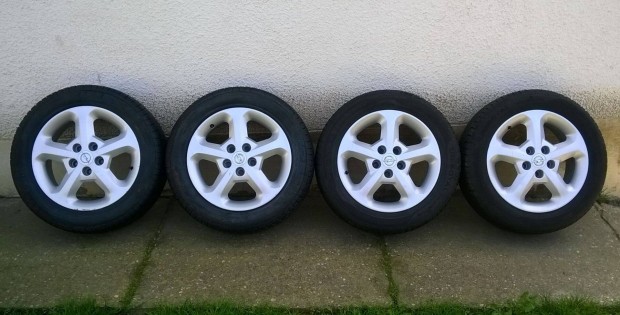 16-os 5x110-es Opel alu 205 55R16 Pirelli-Uniroyal nyári gumival eladó