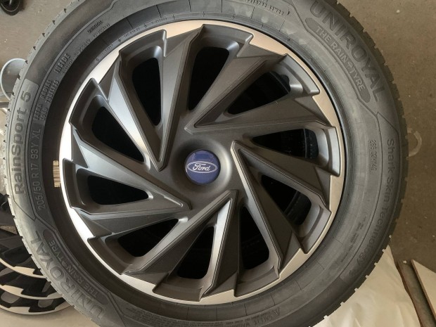 16-os dísztárcsa szett (Ford logóval)