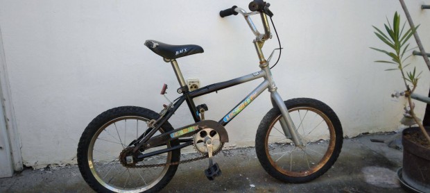 16-os gyermek kerkpr