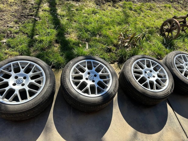 16-os k�nny�f�m felni egy nyarat futott ny�ri gumikkal elad�