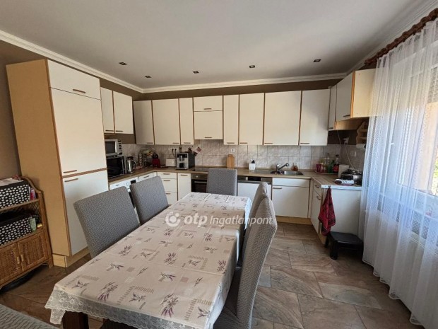 170 nm-es h�z elad� Hajd�b�sz�rm�ny