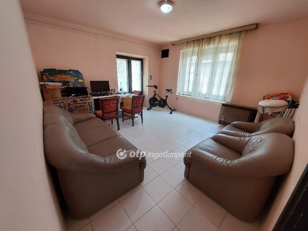 170 nm-es h�z elad� Szentes