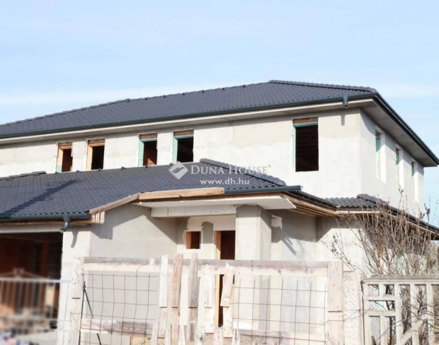 172 nm-es h�z elad� Debrecen