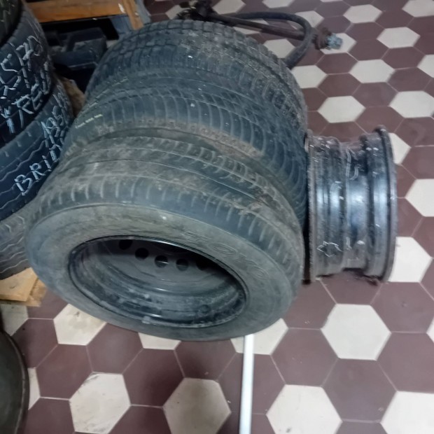 175/13 gumik ( vegyes) és felnik eladók
