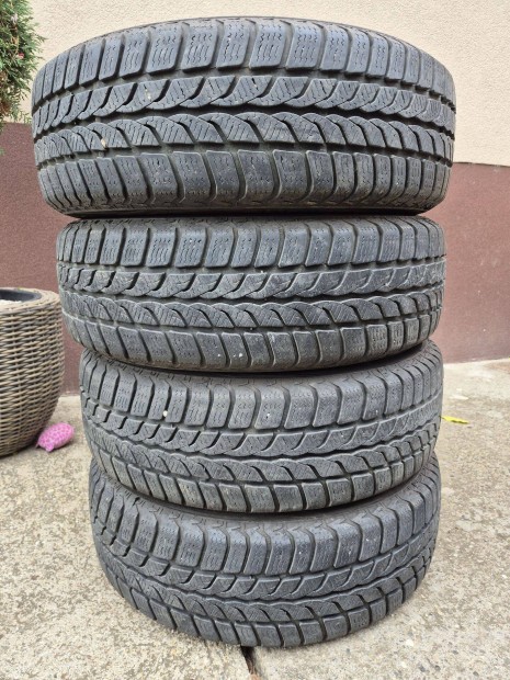 175 65 R14 Uniroyal téli gumi - Ford Fiesta