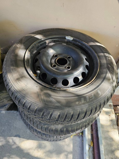 175/70 R13 DOT2223 Laufenn I Fit+ felnire szerelt téli gumi szett