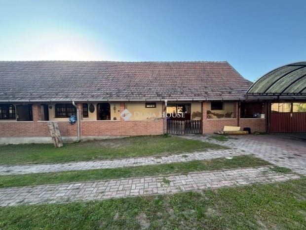 176 nm-es h�z elad� Dunaharaszti