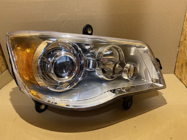 177921 Chrysler Voyager 2011-2015 utángyártott új Jobb első Xenon