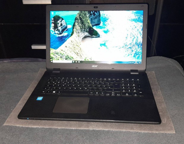 17,3" Acer laptop, N2840 2x2,16Ghz, 8gb ddr3L, 128gb ssd, hinyos!