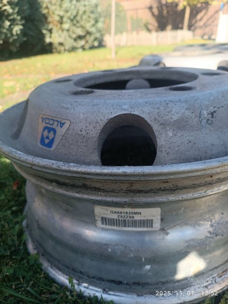 17,5"-os teheraut felni