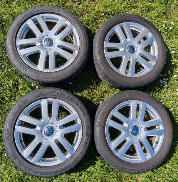 17 VW gyári alufelni szett, 215/50 R17 nyári gumikkal, 5x112 osztókör