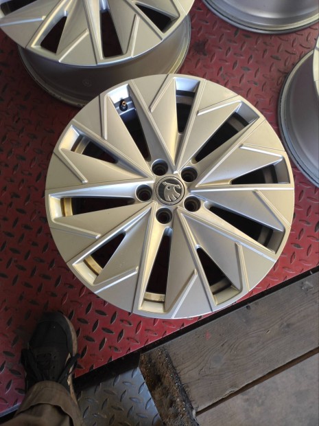 17" 17 5x100 Skoda gyri alufelni 145eft/4db