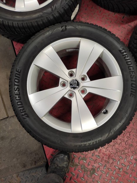 17" 17 5x112 Skoda Superb gyári 215/55r17 Bridgestone téli 170eft/4db
