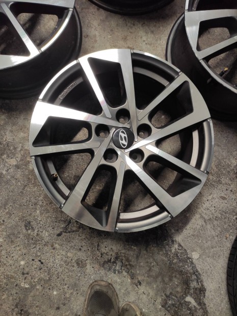 17" 17 5x114,3 hyundai gyri alufelni 138eft/4db