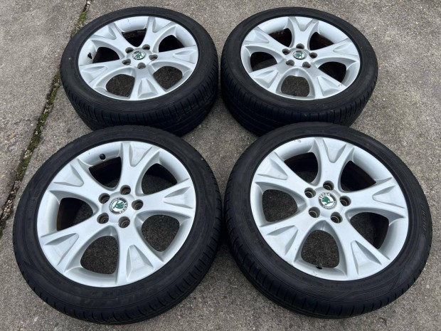 17" 17 gyári Skoda Octavia alufelni Falken 6mm nyárigumik felni 5x112