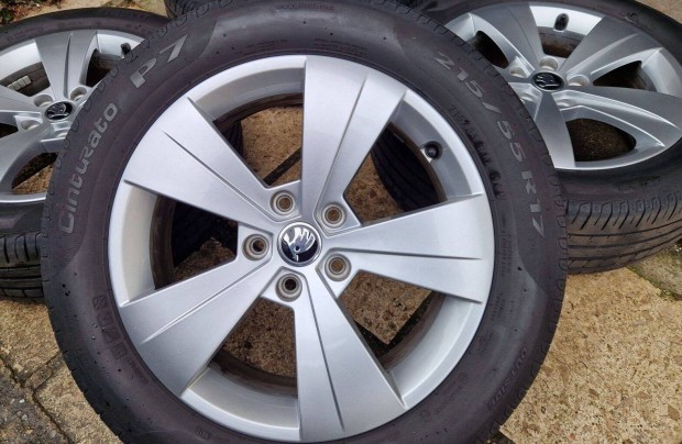 17" 17 gyri Skoda Superb alufelni Pirelli nyrigumikkal 5x112 felni