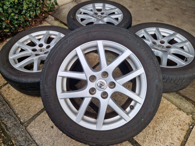 17" 17 gyri Toyota Avensis III. alufelni nyrigumikkal 5x114,3 felni