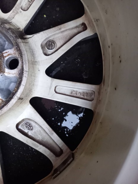 17" 17 gyri Toyota alufelni szenzorokkal nyarigumik Prius plus