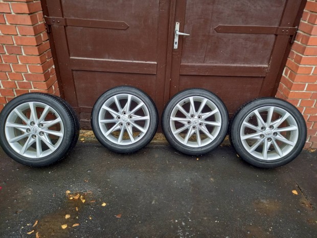 17" 17 gyri Toyota alufelni szenzorokkal nyarigumik Prius plus