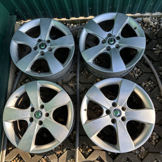 17" 5x112 7,5J ET54 Skoda Pegasus alufelni elad! Gumival is!