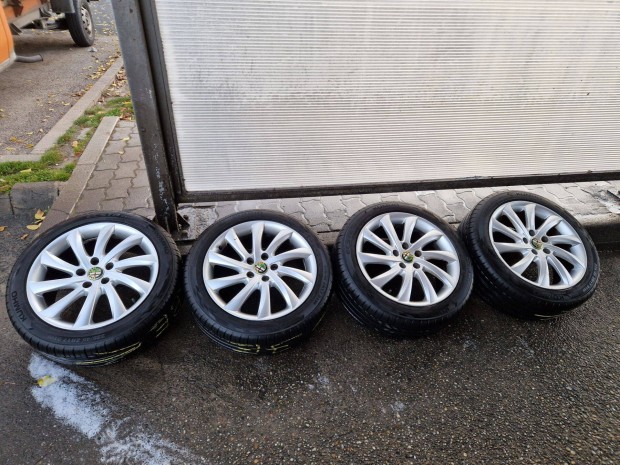 17" Alfa Romeo alufelni Kumho nyri gumival szerelve