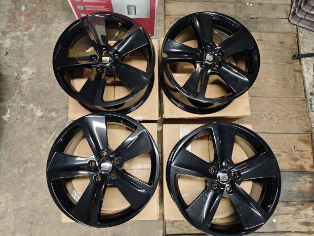 17" Seat gyri 5x112 alufelni szett feljtva elad!