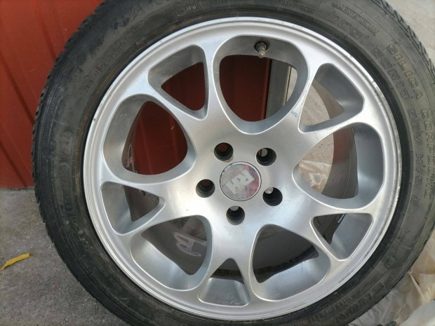 17'' VW, Audi, Skoda 5x112 alufelni garnitra gumival