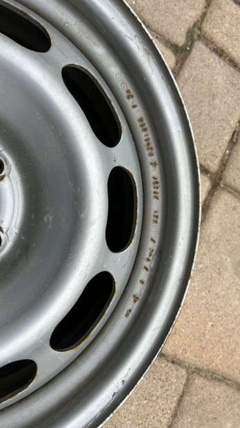 17"-es felnigarnit�ra elad� egyben