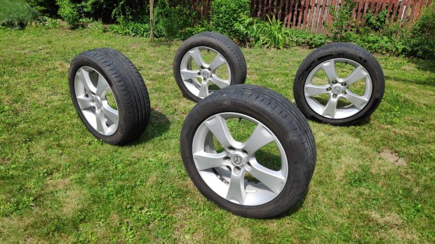 17"-os Mazda 6 alufelni 215/50R17 nyári gumival