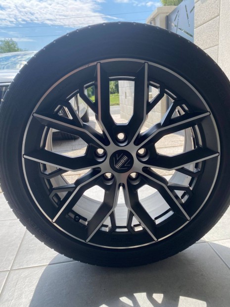 17"-os Momo alufelnik