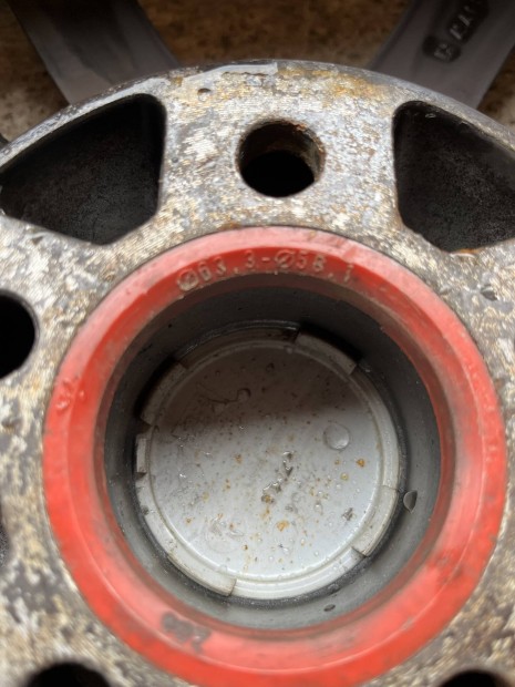 17"-os alufelni garnit�ra elad�