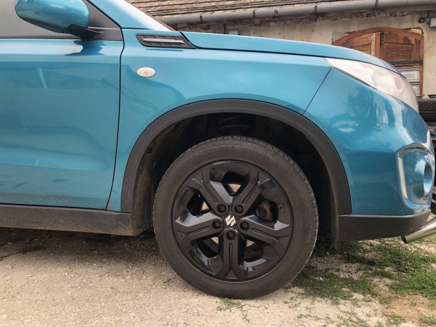 17 col fekete alufelni szenzoros Suzuki Vitara 17 colos