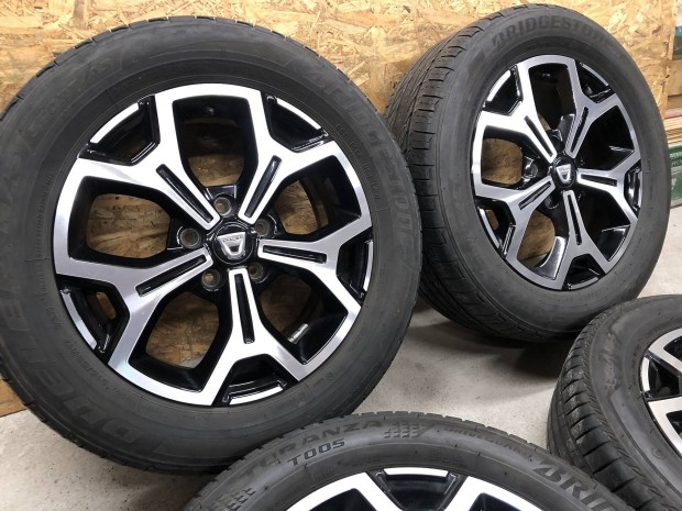 17 col gyri Dacia Duster alufelni 17 col gumi