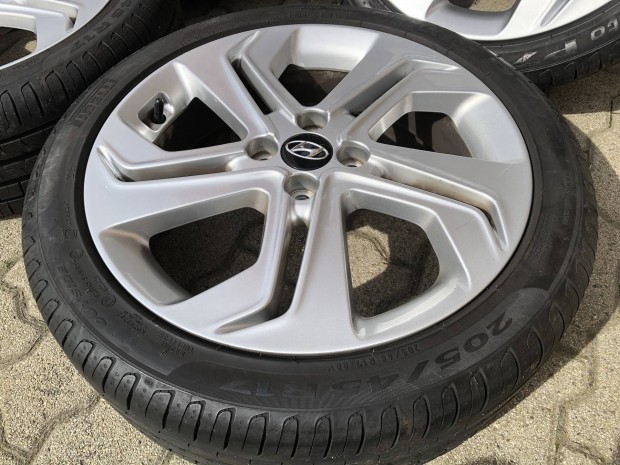 17 col gyári Hyundai alufelni 4x100 nyári gumi 17 colos