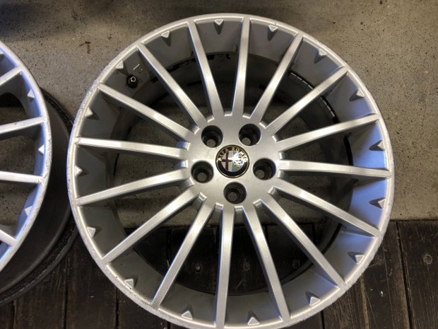 17 colos Alfa Romeo alufelni 5x98 sport 147, 156 felni 17 col