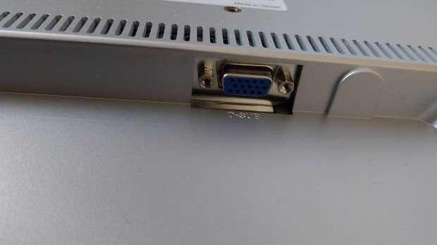 17 colos Fujitsu Siemens monitor eladó