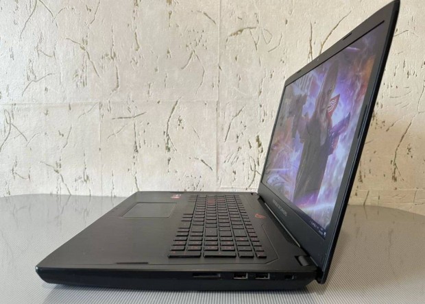 17 colos Gtx 1080 8GB Asus rog laptop elad 256GB SSD