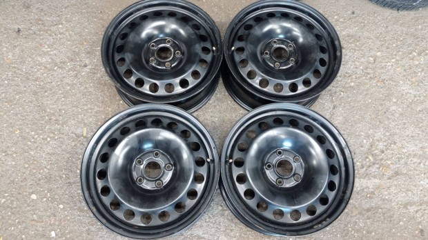 17 colos Gyári Volkswagen használt 5x112 lyukosztású acél felni garnit