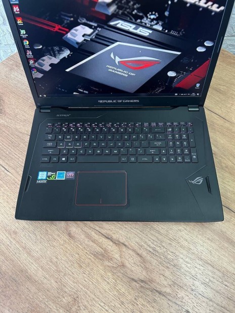 17 colos gamer ris Asus rog laptop elad 8gb-os videokarival