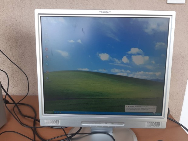 17 colos yakumo LCD monitor  kbeleivel