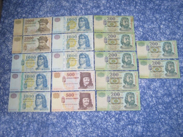 17 db Forint paprpnz, bankjegy