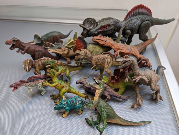 17 db dinoszaurusz figura egy csomagban dnimd kicsiknek jtszani