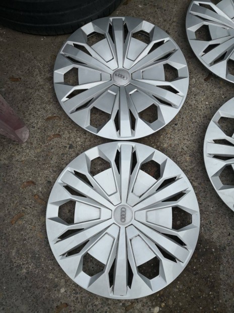 17-es Gyári Audi dísztárcsa 30000ft a 4db /46/