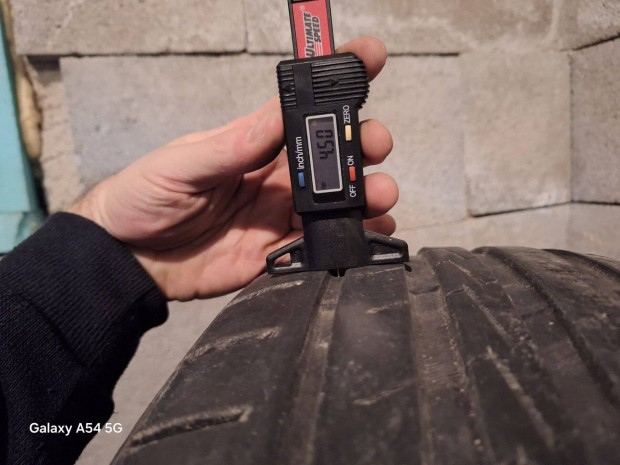 17 gy�ri Volvo felni 235/65 ny�ri gumival