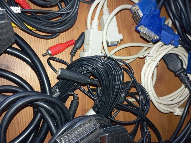 17db kbel:Koax ,Aux,Audio,IECC,Modem,Scart,RCA,kolink,VGA 4000Ft Bp