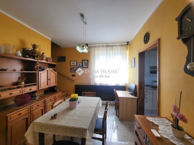 180 nm-es h�z elad� Balatonf�kaj�r